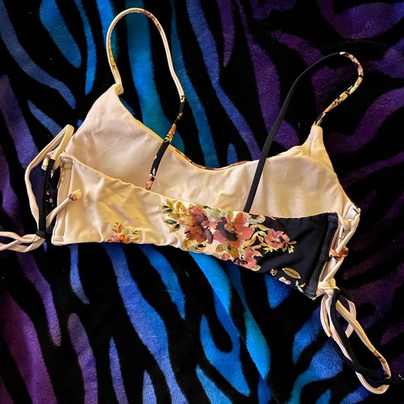 O’Neill castaway bikini top💕💕 - Picture 8 of 11